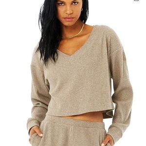 ALO muse Ribbed V-Neck Sweatshirt in Taupe